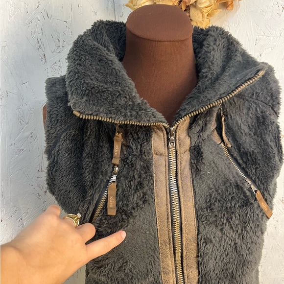 KUHL “Flight Vest” Stowaway Hood Zipper Fuzzy Grey Vest Medium - Picture 4 of 12